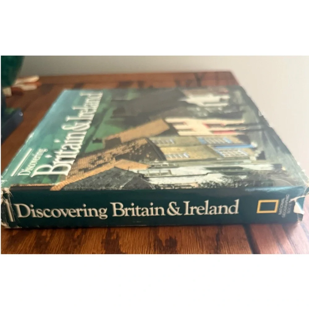 National Geographic Society good preowned